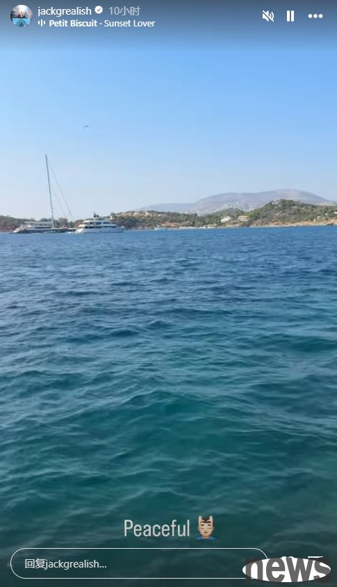 Heart is as calm as water @Haland😎Gralish posted photos of the beach vacation, captioned by: peaceful