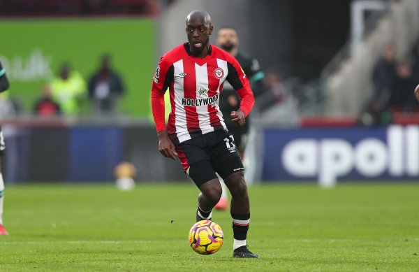 Sky: Worrying that Liverpool snatches Ekitic, Newcastle looks for other strikers & is interested in Visa