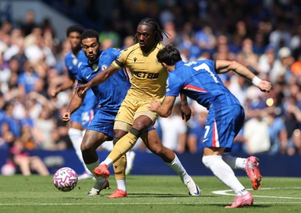 Telegraph talks about Eze s position at the Gunners: left winger, left 8 position or diamond midfielder s front midfielder