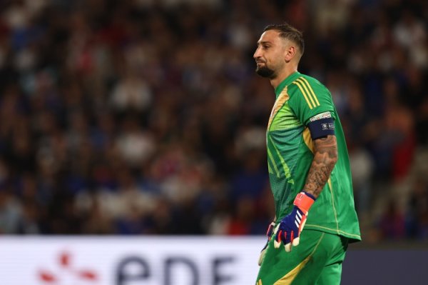 Reporter: Donnarumma s salary requirements are very high, Manchester United will not chase him & He may join Manchester City