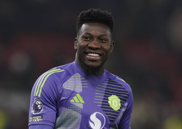 Reporter: It is not ruled out that Manchester United will introduce goalkeepers, but the team s priority is to sign a goal.