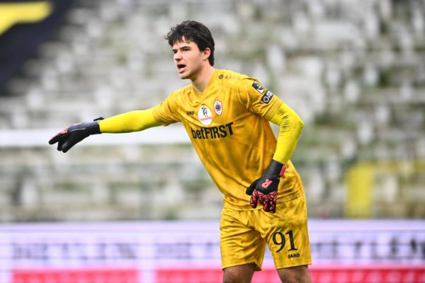 British media: Manchester United is in-depth negotiations on introducing Ramons, Antwerp asks for more than 20 million pounds