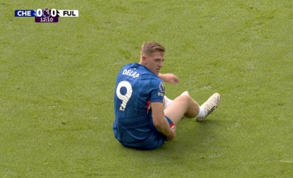 Go back to the locker room directly! In the 12th minute, Drapp injured his back thigh and George came on the bench