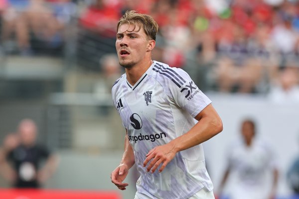 Romano: Hoylen flies to Rome today and will undergo a Naples medical examination