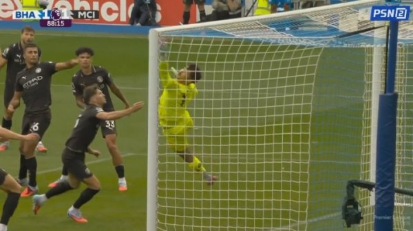 The magic pounce cannot stop losing! Trafford responds quickly + stretches save to stop Brighton from changing the line shot