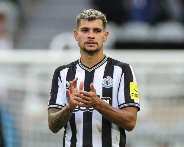 Absolutely core! AS: Guimarães is the only player to start all five games under Anguishe