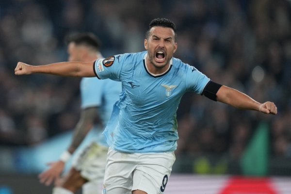 Pedro: Guam and Guam are both winners but their styles are completely different. Manchester United decided to move to Chelsea too slowly