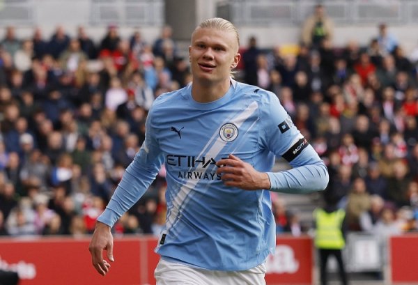 Having scored at least two goals in 4 consecutive home games, Haaland is the third player in Premier League history after Fowler and Portugal.